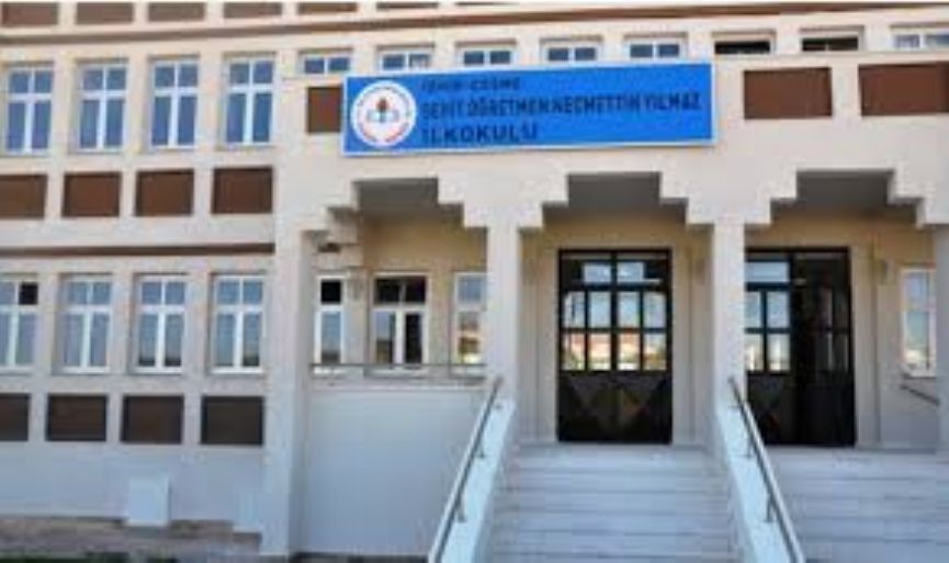 Moris Bencuya opens a kindergarten in Izmir for families with low income 