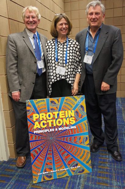 Prof. Bahar with Ken Dill (left) and Robert Jernigan (right), in the presentation of the lecture book they wrote for their students