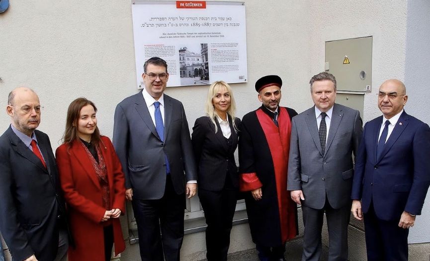 Turkish Jewish Community at Vienna Synagogue Commemoration Ceremony