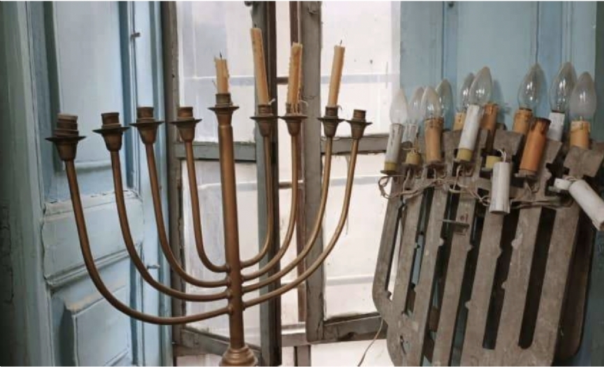 �am&acute;da tarihi bir sinagog kap�lar�n� a�t�