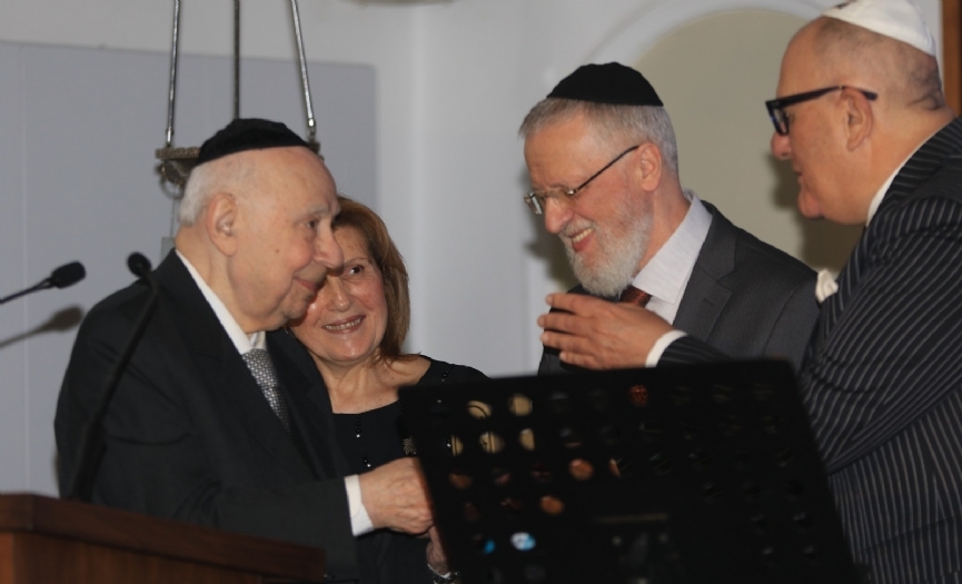 Caddebostan Sinagogu&acute;nda y�llar�n eme�ine vefa�