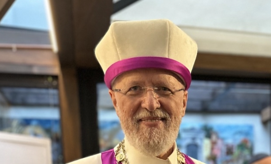 Hahamba�� Rav Sivi: "Hanuka kandilleri ruhlar�m�z�, evlerimizi, d�nyam�z� ayd�nlats�n..."