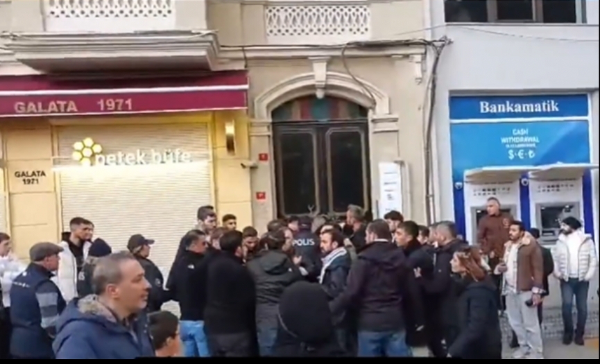 Verbal attack on the Galata tour group