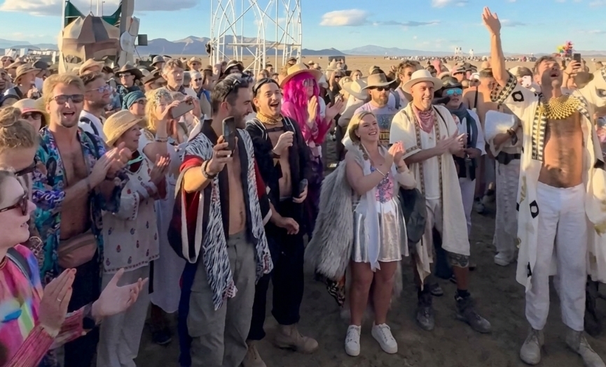 ��l�n ortas�nda bir �abat: Black Rock City&acute;de bin ki�ilik �abat yeme�i