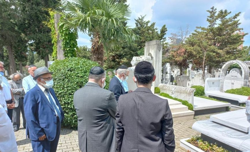 Türkiye eski Hahambaşısı Rav. David Asseo mezarı başında anıldı Şalom