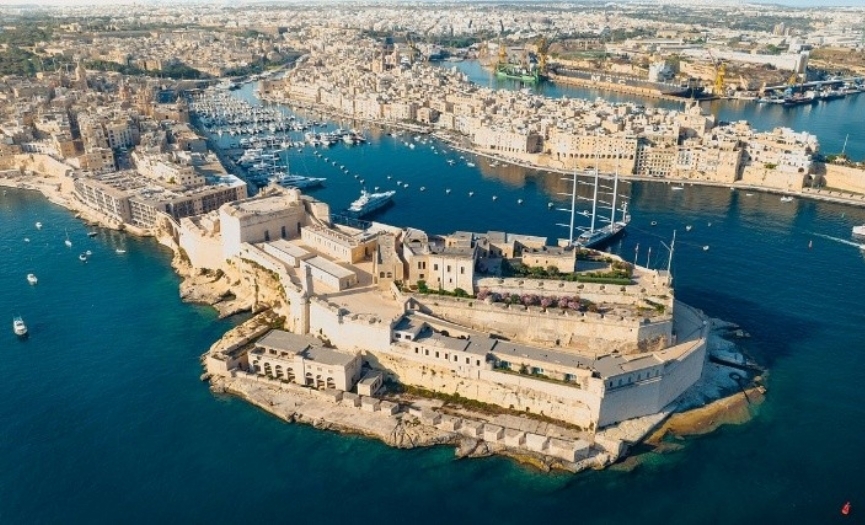 Turistlerin u�rak yeri MALTA