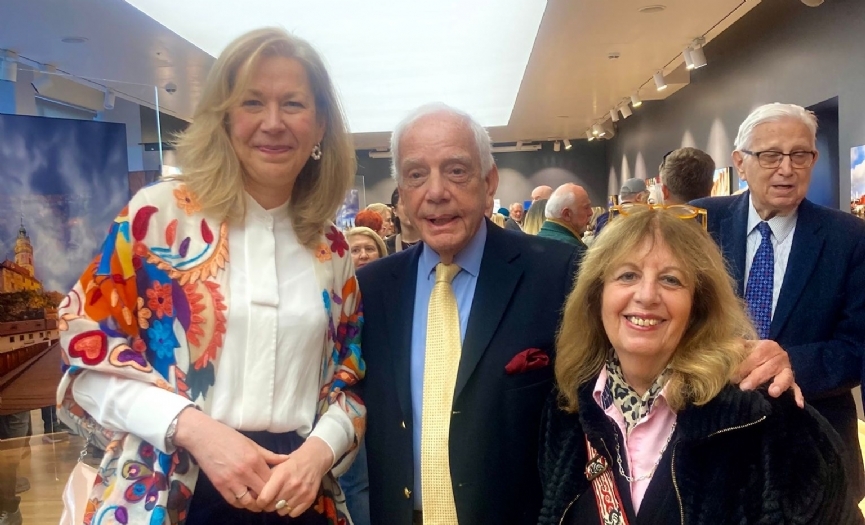 �zzet Keribar ve &acute;Tarihten Yans�yan I��k&acute;