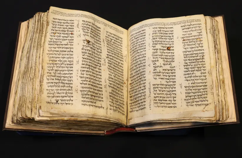 Dünyann en eski Tevrat´ dünyann en pahal kitab oldu